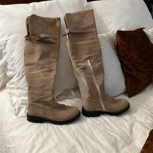 New knee  boots with out box size 8
